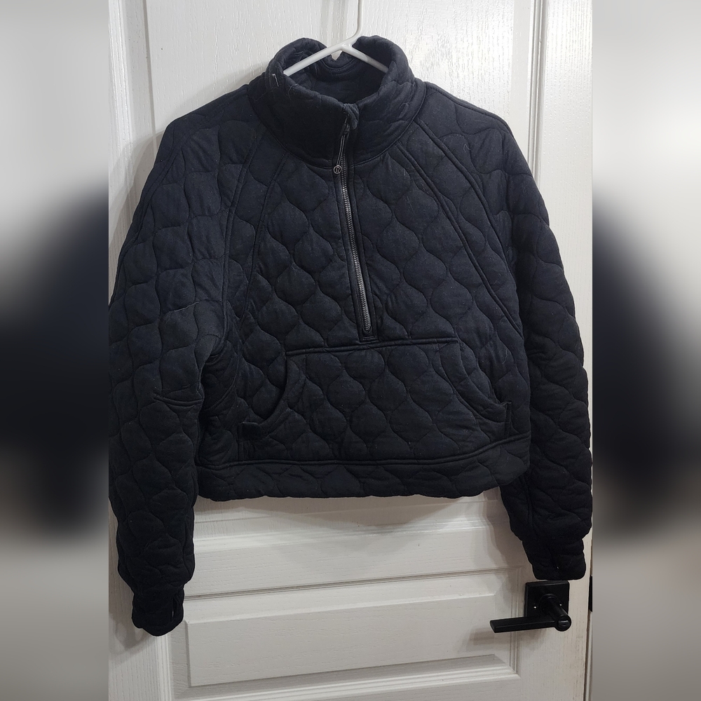 Lululemon Scuba Oversized Quilted Half Zip pullover in black.